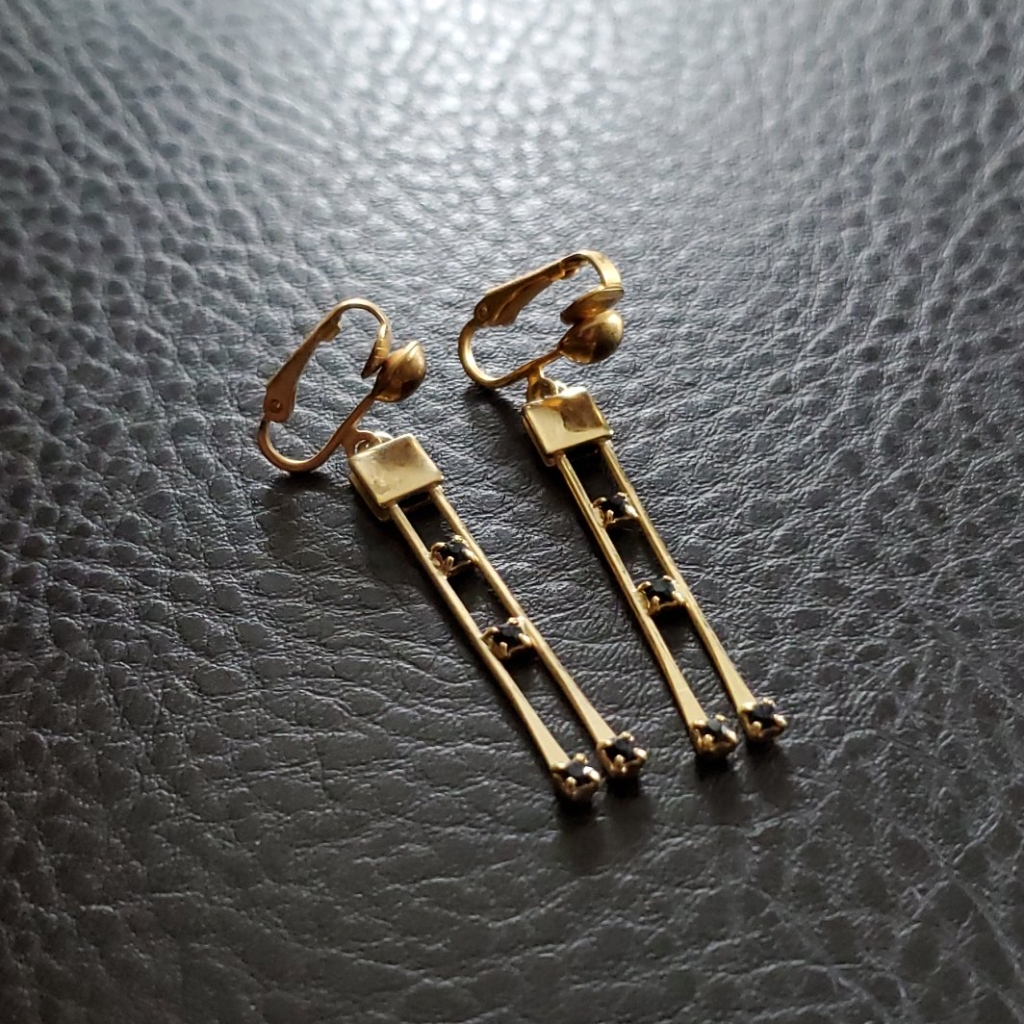 Vtg Celebrity Clip On Earrings 15$